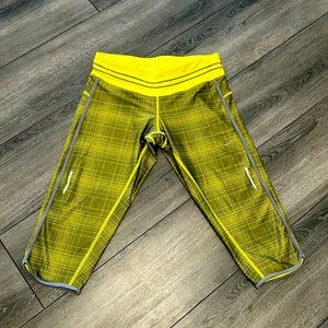 Nike DriFit Checkered Running Crops Size M